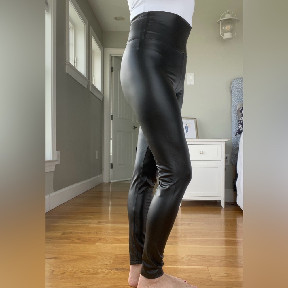 Faux leather fitted leggings poly/spandex size small